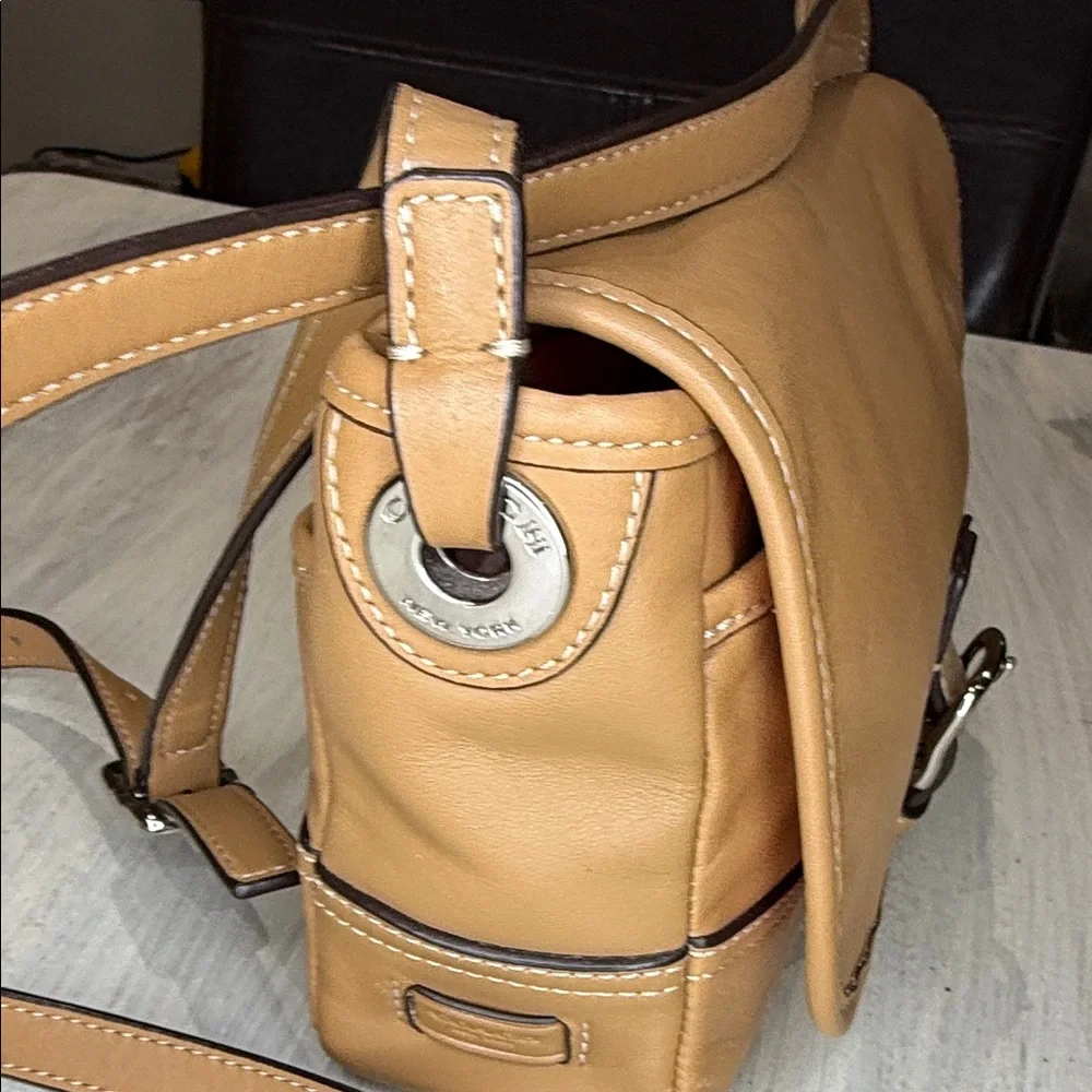 Coach Hadley Tan Leather Crossbody Field Bag F29763 - Picture 4 of 9